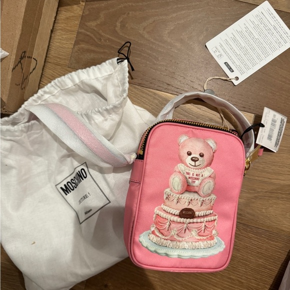 NWT in dust bag MOSCHINO
Bear this is not a toy CROSS-BODY BAG in pink - Picture 4 of 4